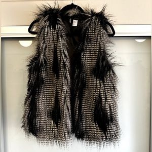 H&M furry vest size 8